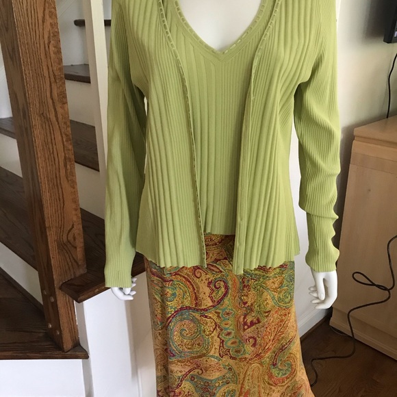 Beautiful pull on multi colored skirt - Picture 3 of 3